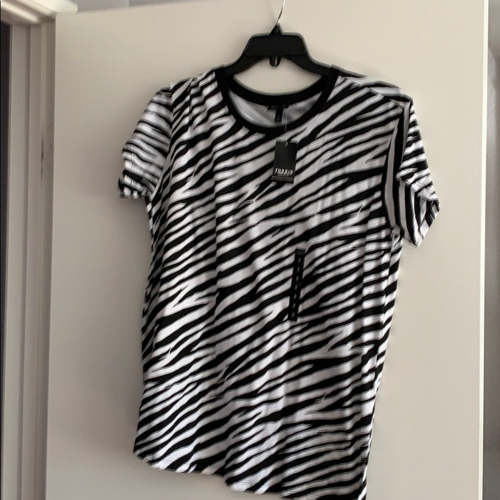Leopard black and white tee